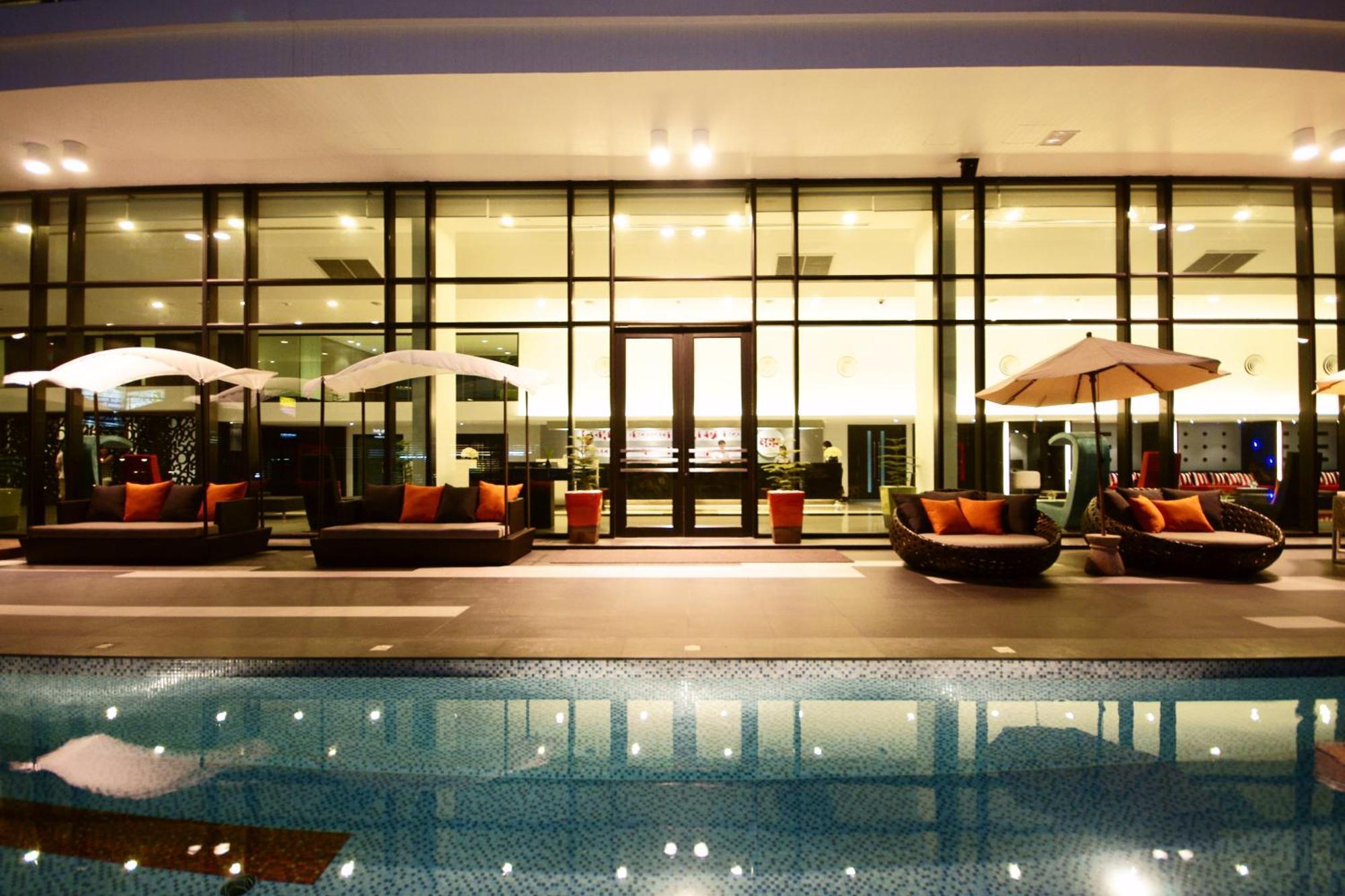 Tsix5 Hotel Паттая Екстер'єр фото